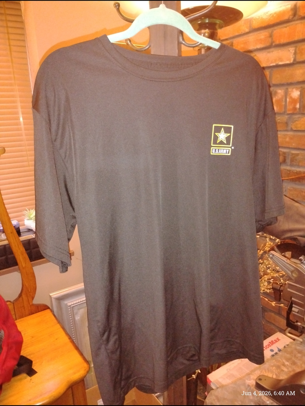 U.S. Army Tee. Unisex, Size L.  Black Short Sleeve T‑Shirt with Yellow Star Logo